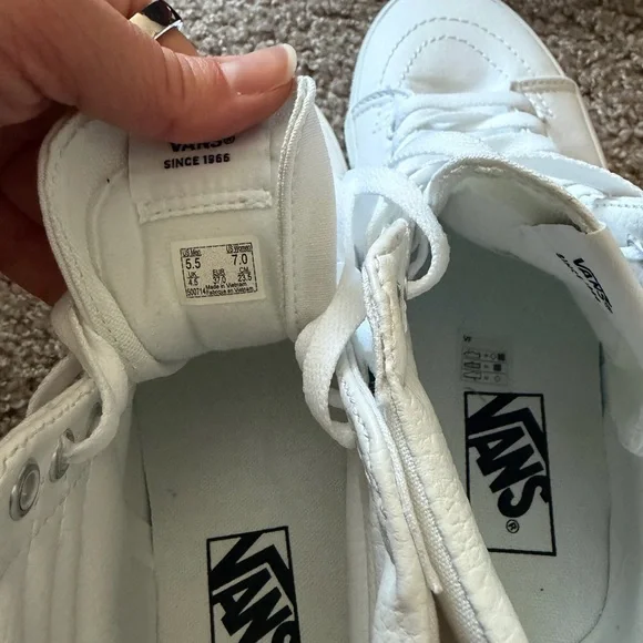 Vans True White High Top Sneakers with Box - Picture 4 of 5